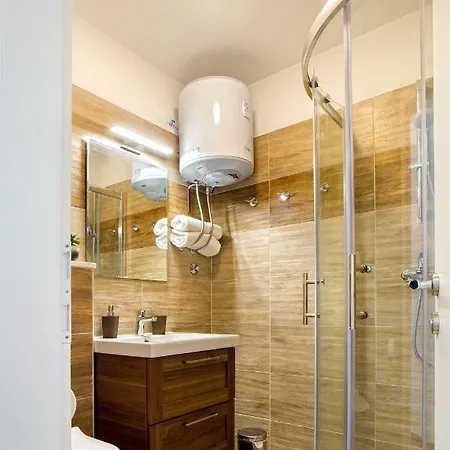 Апартаменты Nives In The Center - Free Parking