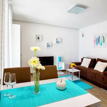 Nives In The Center - Free Parking Апартаменты *