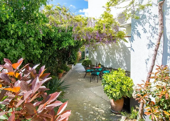 Lägenhet Nives In The Center - Free Parking Split