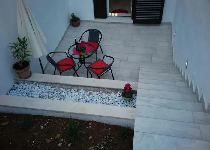 Lägenhet Nives In The Center - Free Parking Split