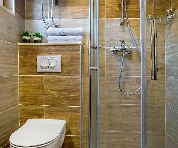 Lägenhet Nives In The Center - Free Parking