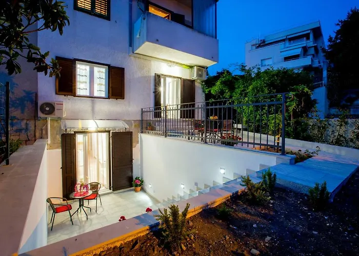 Lägenhet Nives In The Center - Free Parking *