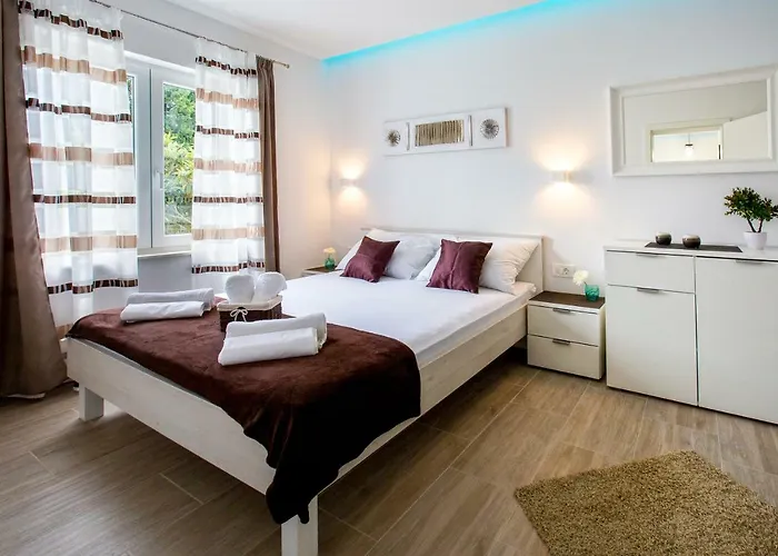 Nives In The Center - Free Parking Split