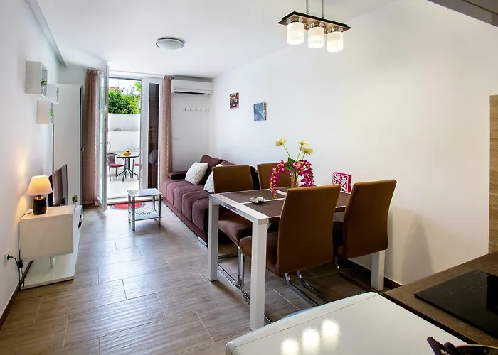 Lägenhet Nives In The Center - Free Parking *