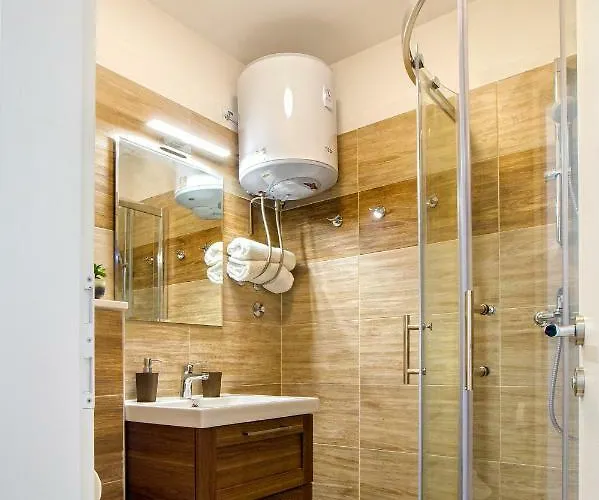 Lägenhet Nives In The Center - Free Parking