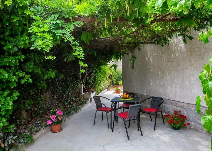 Lägenhet Nives In The Center - Free Parking Split