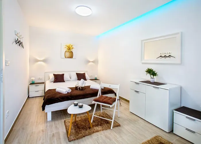 Lägenhet Nives In The Center - Free Parking *