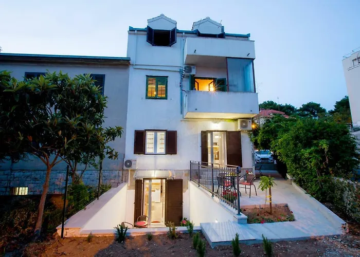 Lägenhet Nives In The Center - Free Parking *