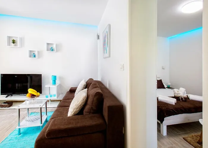 Lägenhet Nives In The Center - Free Parking