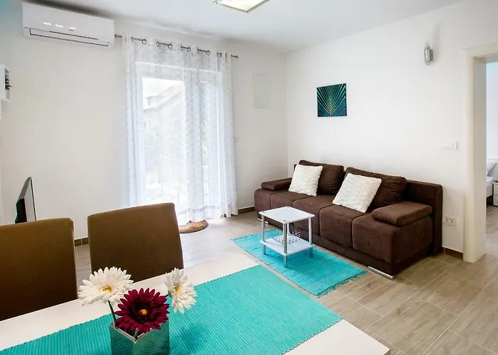 Lägenhet Nives In The Center - Free Parking Split