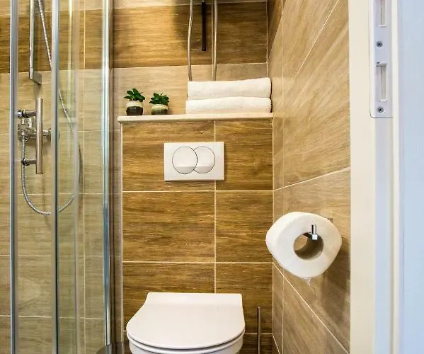 Lägenhet Nives In The Center - Free Parking