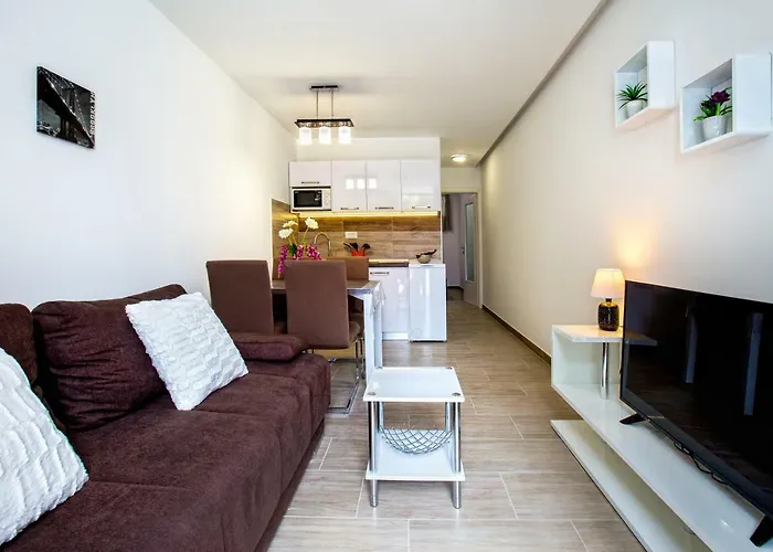 Nives In The Center - Free Parking Lägenhet