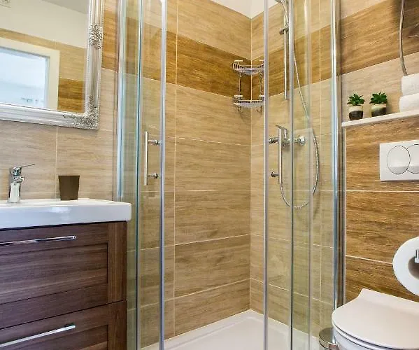 Lägenhet Nives In The Center - Free Parking Split