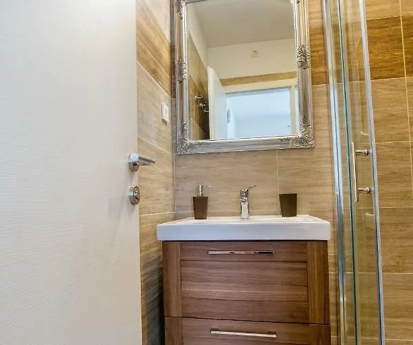 Lägenhet Nives In The Center - Free Parking