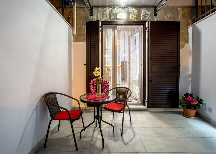 Lägenhet Nives In The Center - Free Parking