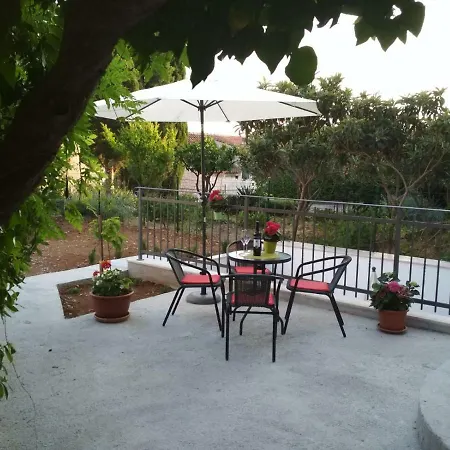 Nives In The Center - Free Parking Apartment *