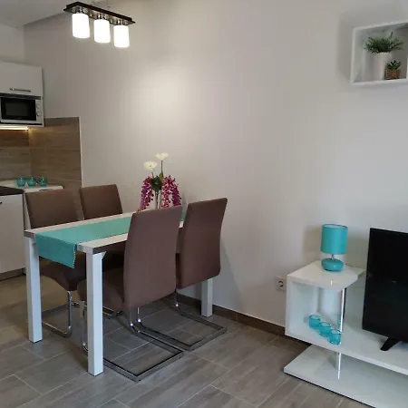 Nives In The Center - Free Parking Apartment *