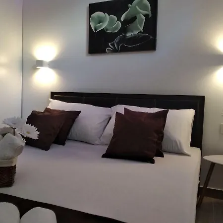 Nives In The Center - Free Parking Apartment *