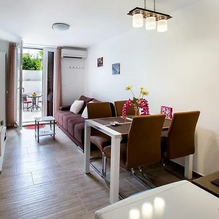 Appartamento Nives In The Center - Free Parking *