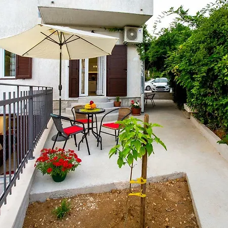 Nives In The Center - Free Parking Apartment Split