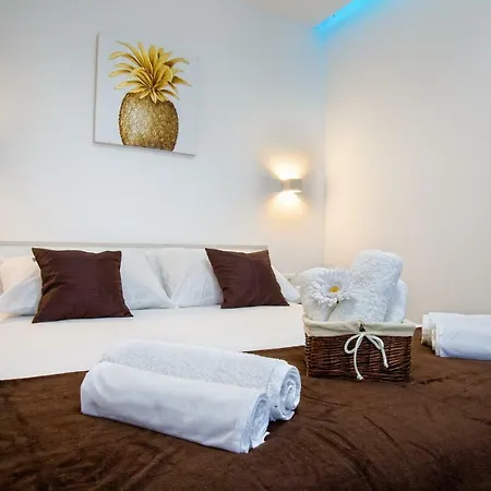 Nives In The Center - Free Parking Appartement