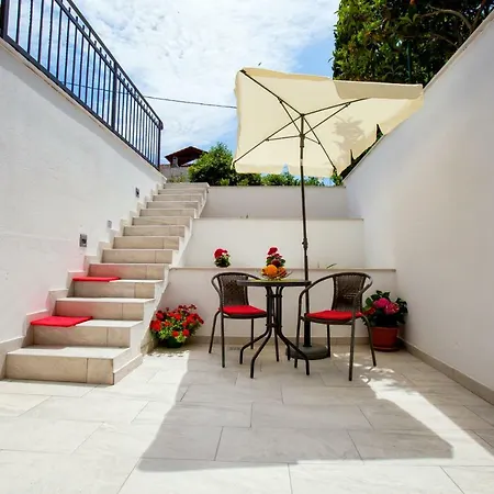 Nives In The Center - Free Parking Appartement