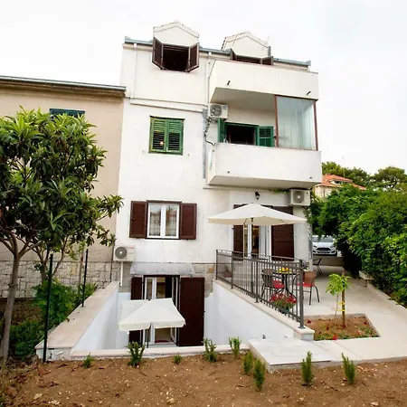 Nives In The Center - Free Parking Apartament Split