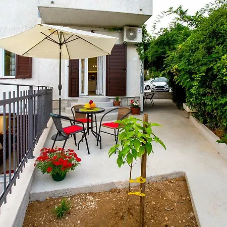 Nives In The Center - Free Parking Appartement Split