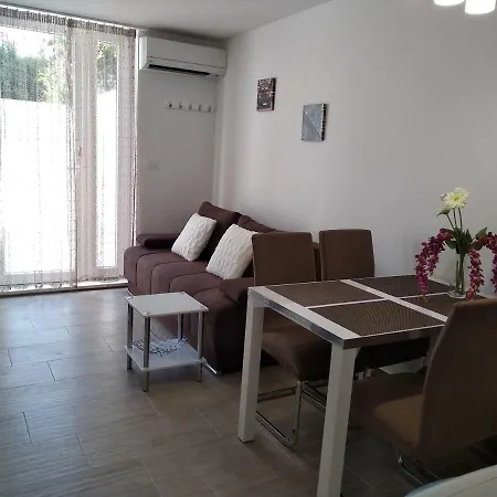 Nives In The Center - Free Parking سبليت